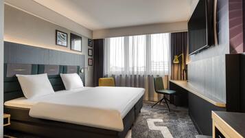 Premium bedding, down comforters, in-room safe, desk