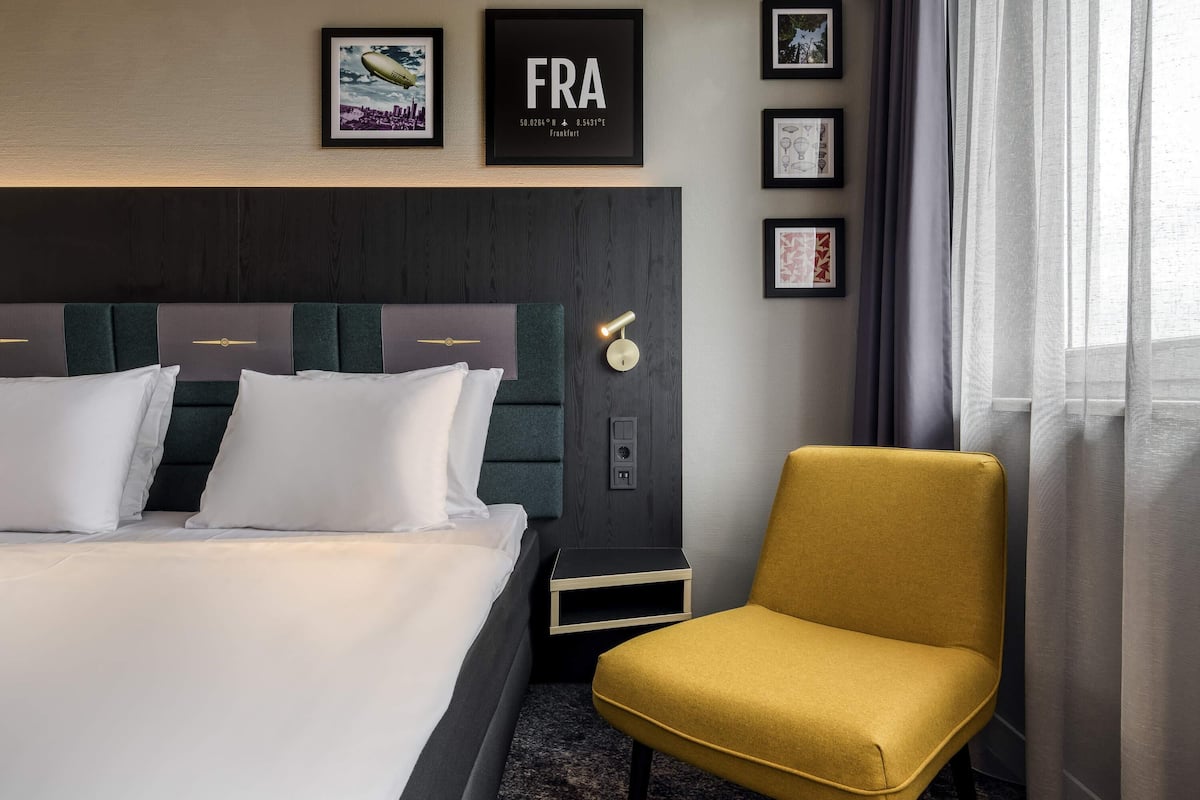 Superior Room, 1 King Bed | Premium bedding, down duvets, in-room safe, desk