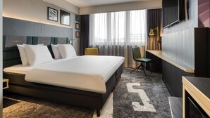 Premium bedding, down comforters, in-room safe, desk - Mercure Neu-Isenburg (Neu-Isenburg)