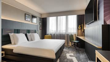 Hochwertige Bettwaren, Daunenbettdecken, Zimmersafe, Schreibtisch