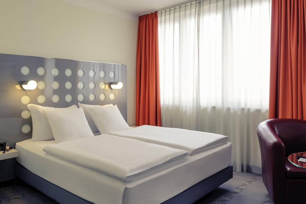 Classic Room, 2 Single Beds | Premium bedding, down duvets, in-room safe, desk