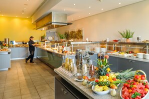 Tägliches Frühstücksbuffet gegen Gebühr