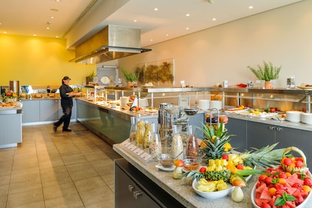 Desayuno buffet diario (EUR 19 por persona)