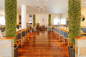 Breakfast, lunch and dinner served - Mercure Hotel Frankfurt Eschborn Helfmann-Park (Eschborn)