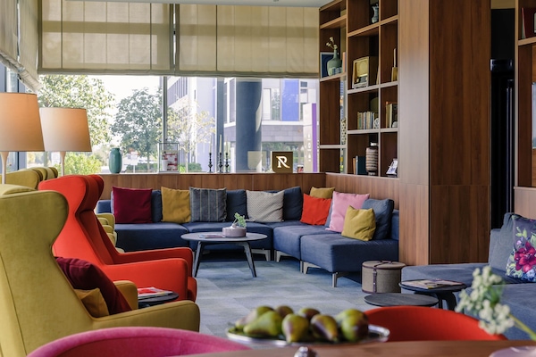 Breakfast, lunch served; Mediterranean cuisine, al fresco dining