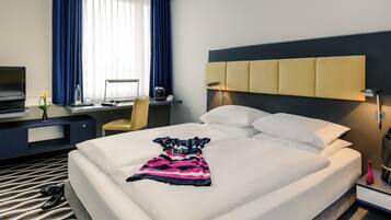 Hypo-allergenic bedding, in-room safe, desk, blackout curtains