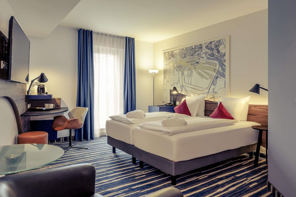 Privilege Room with King Size Bed, Courtyard Location | Literie hypoallergénique, coffres-forts dans les chambres, bureau