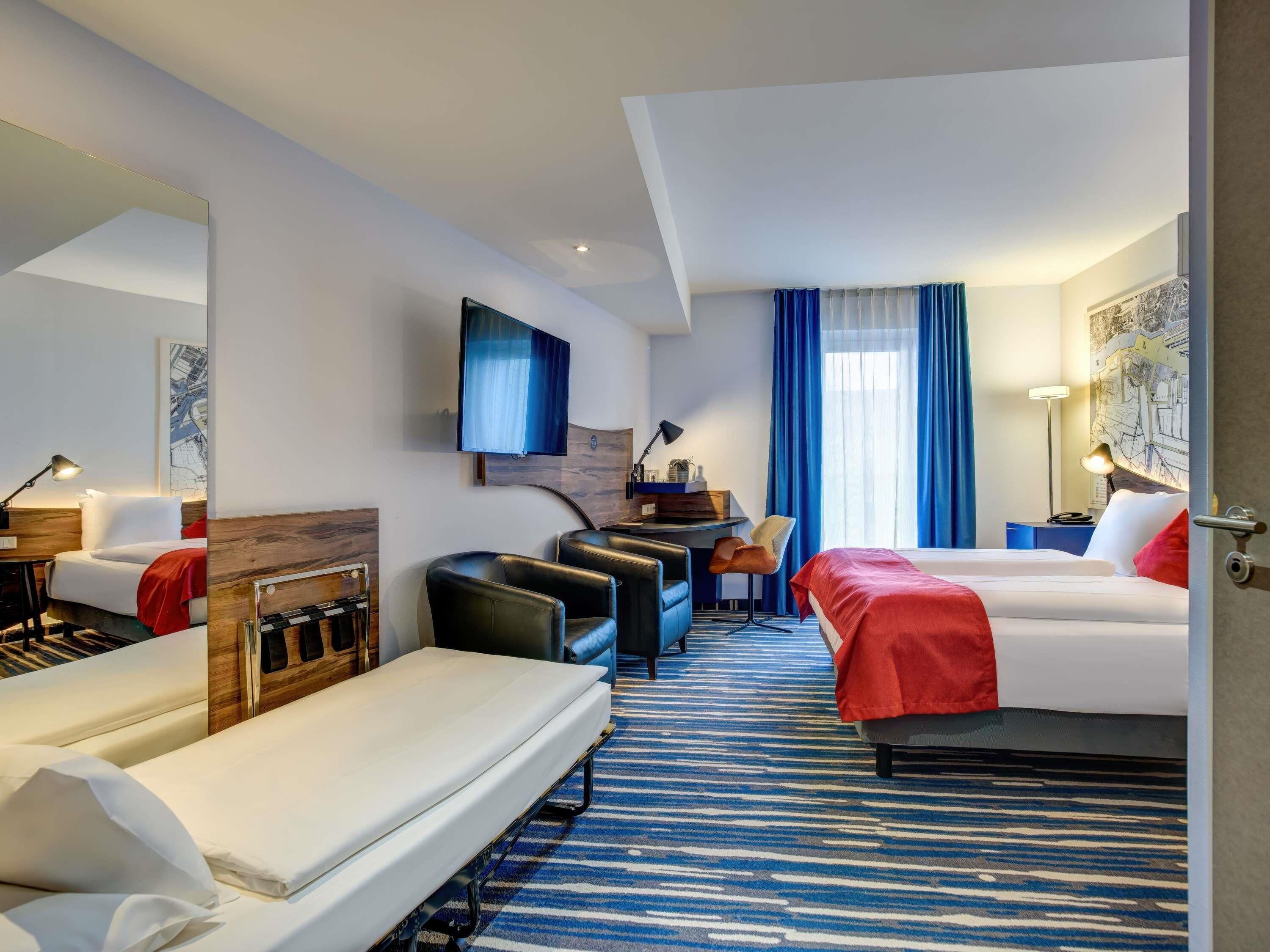 Privilege Room with King Size Bed, Courtyard Location | Hypo-allergenic bedding, in-room safe, desk, laptop workspace