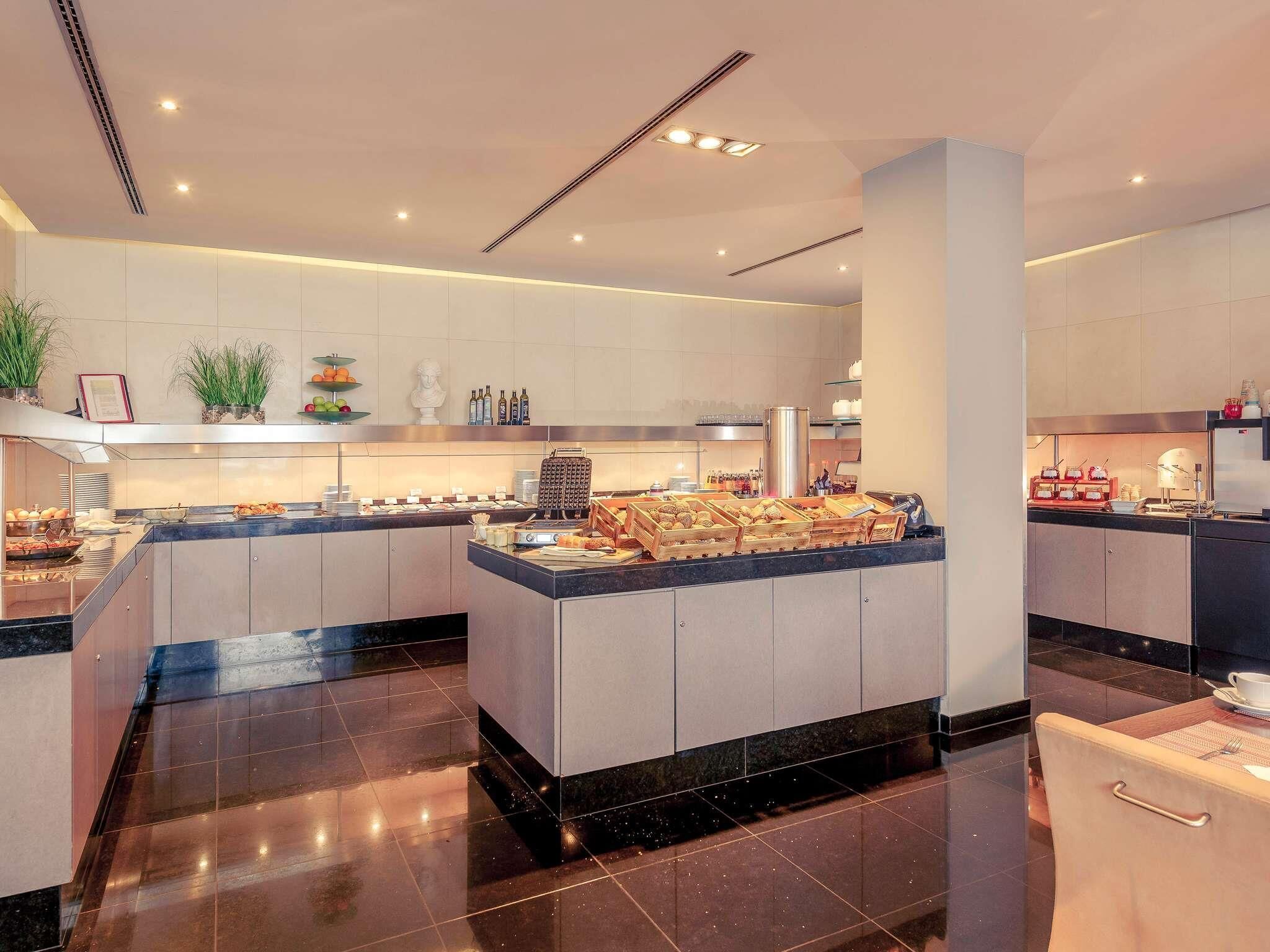 Tägliches Frühstücksbuffet gegen Gebühr