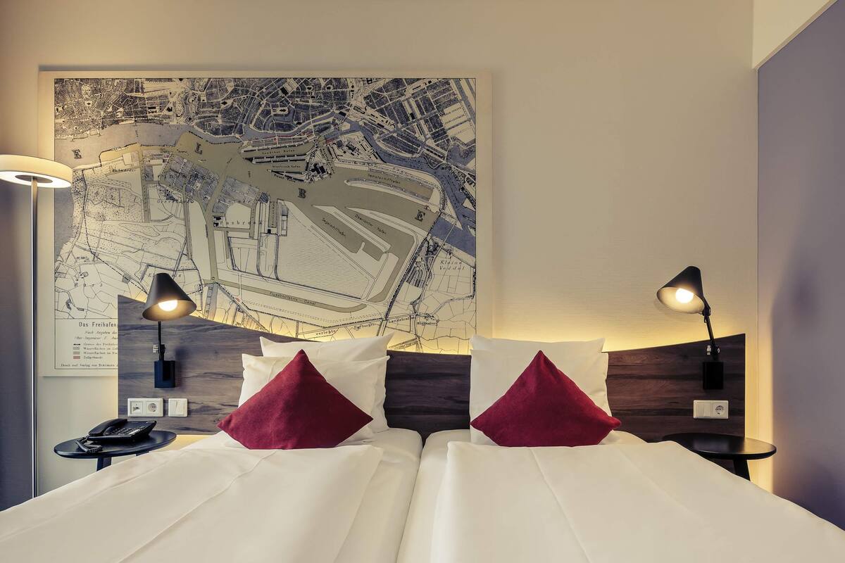 Standard Room, 1 Double Bed | Hypo-allergenic bedding, in-room safe, desk, laptop workspace