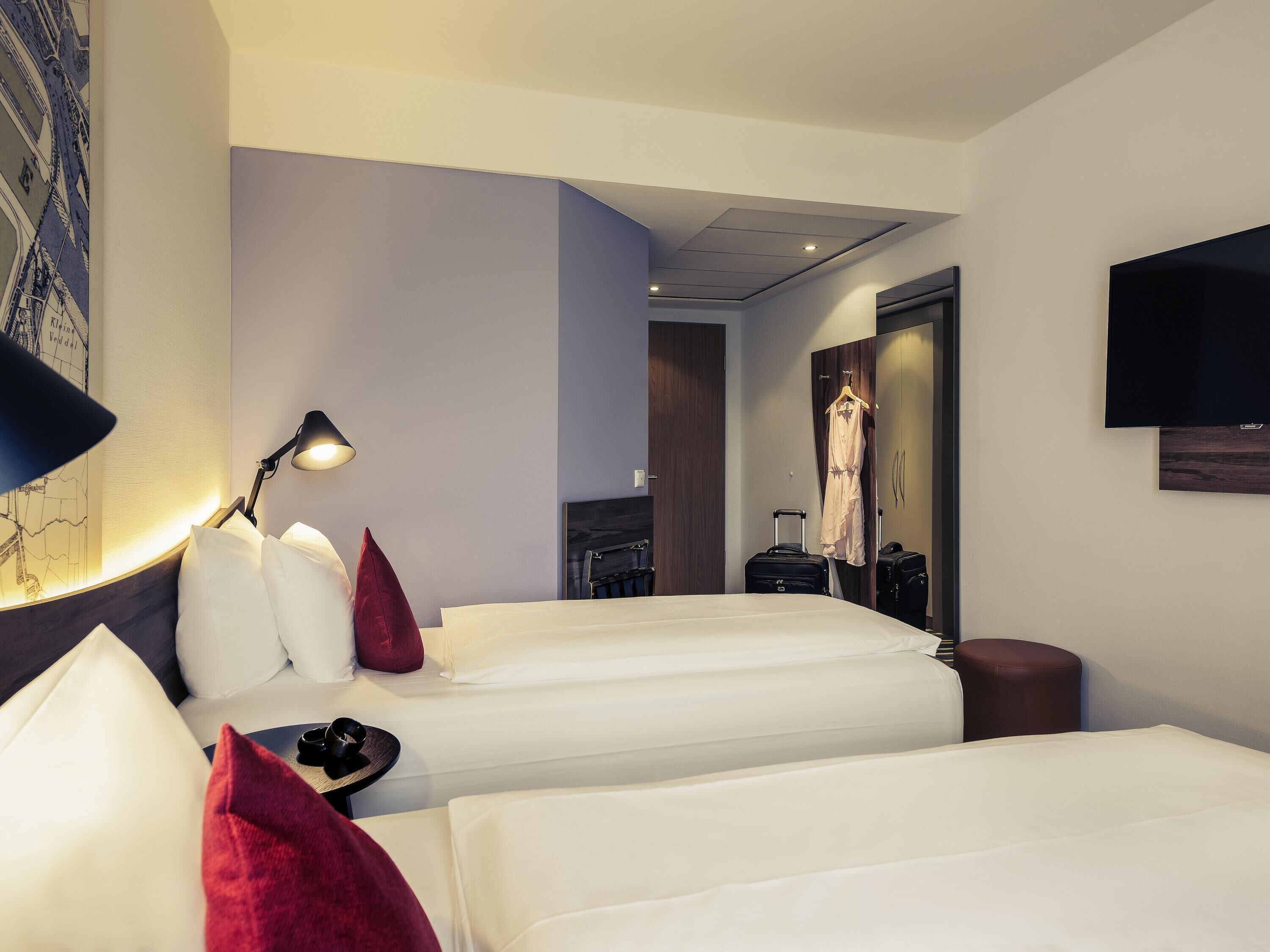 Standard Room, 2 Twin Beds | Hypo-allergenic bedding, in-room safe, desk, laptop workspace