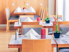 Tägliches Frühstücksbuffet gegen Gebühr