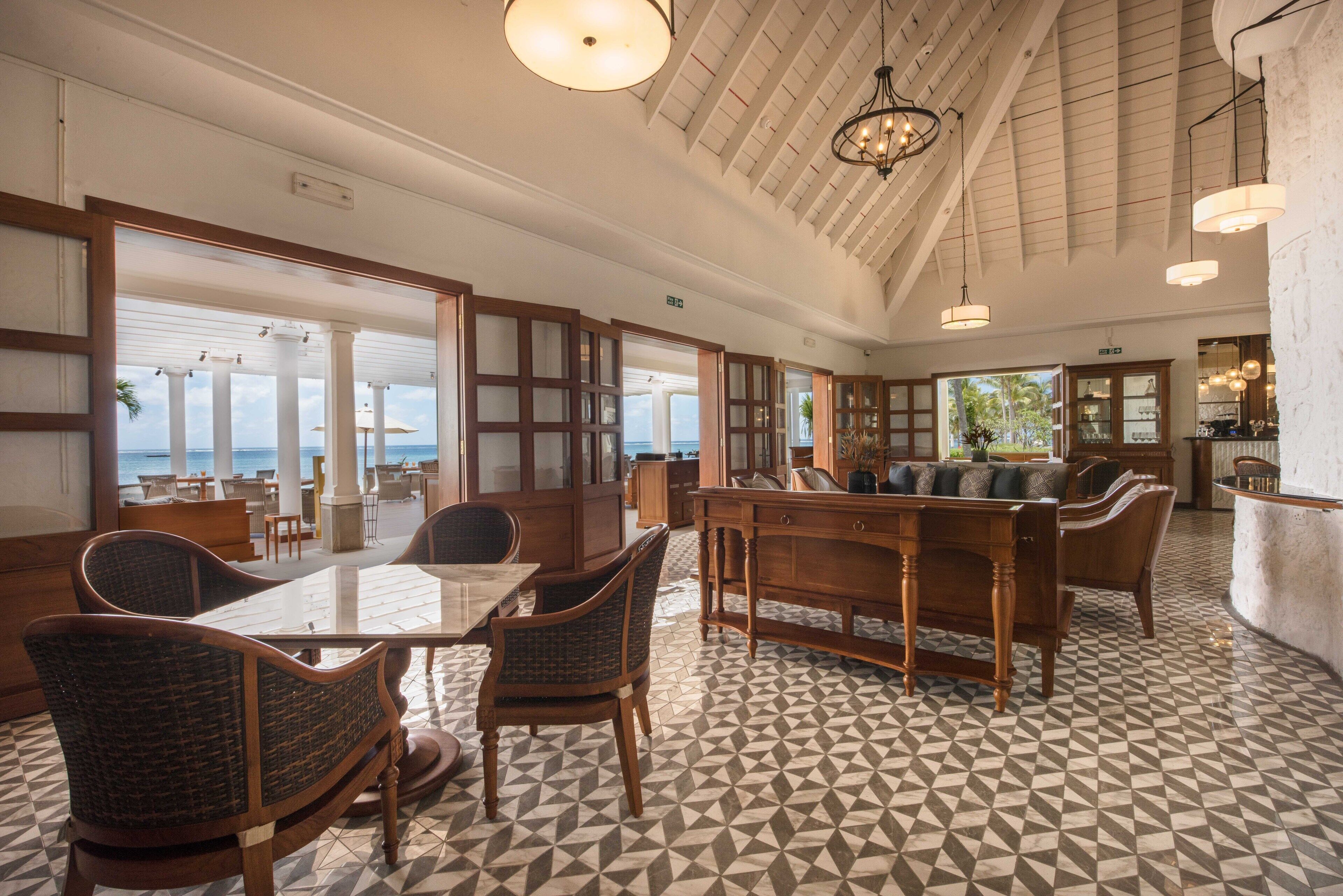 2 restaurants, breakfast served