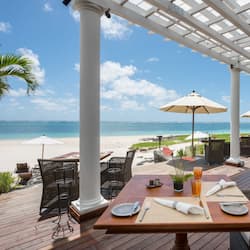 2 restaurants, breakfast served