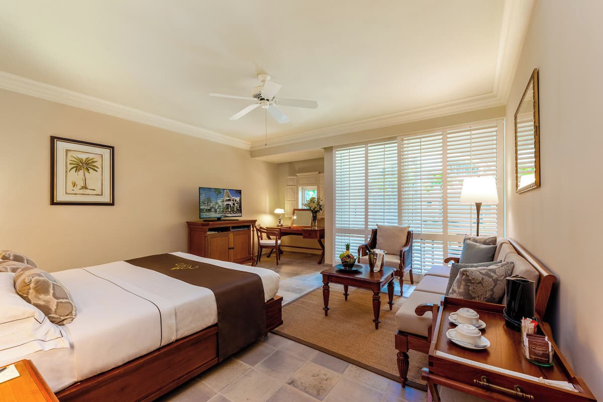 Premium bedding, minibar, in-room safe, desk