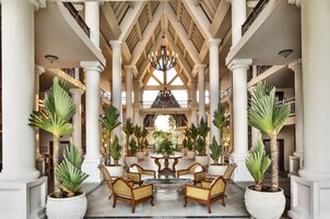 Con vista a la piscina, abre todos los días