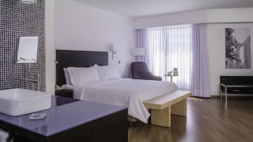 Coffres-forts dans les chambres, bureau, fer et planche Ă repasser