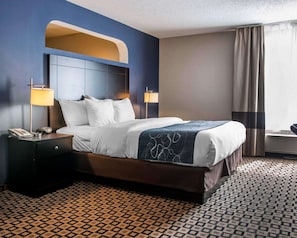 Desk, blackout curtains, soundproofing, iron/ironing board - Comfort Suites Benton Harbor - St. Joseph (Benton Harbor)