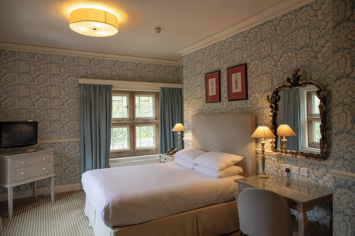 Old Hall Superior Room | 1 bedroom, in-room safe, desk, iron/ironing board