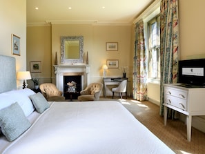 1 bedroom, in-room safe, individually decorated, desk