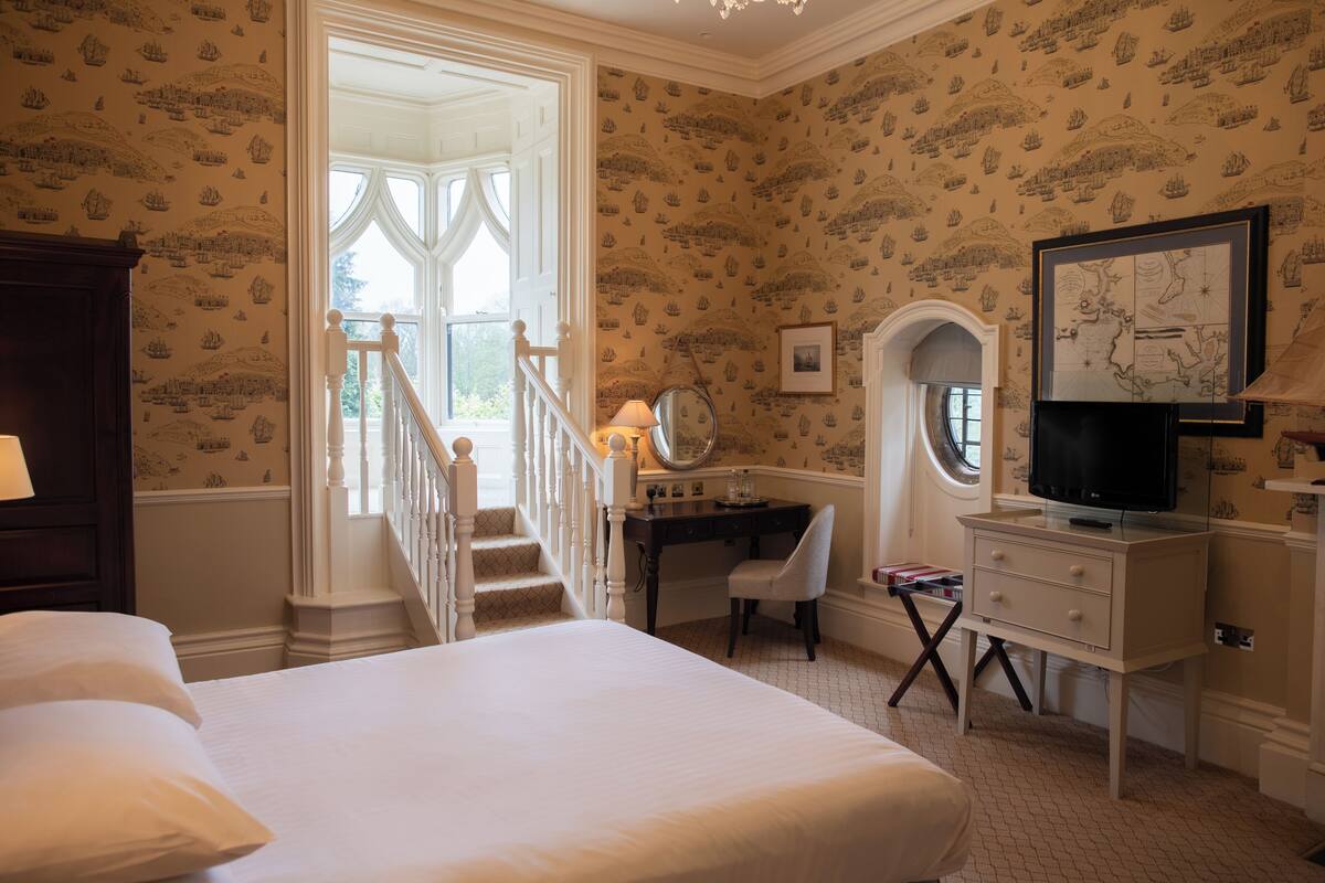 Old Hall Feature Double Room | 1 bedroom, in-room safe, desk, iron/ironing board