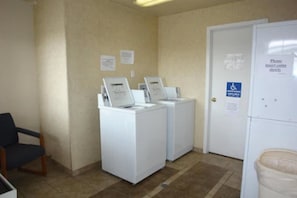 Laundry room - Motel 6 Vancouver, WA (Vancouver)