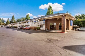 Front of property - Motel 6 Vancouver, WA (Vancouver)