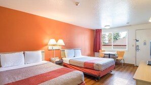 A hotel room with two beds, a desk, and a chair. - Motel 6 Vancouver, WA (Vancouver)