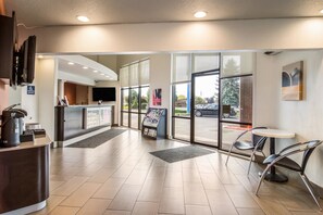 Lobby - Motel 6 Vancouver, WA (Vancouver)