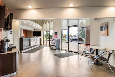 Lobby. Motel 6 Vancouver, WA