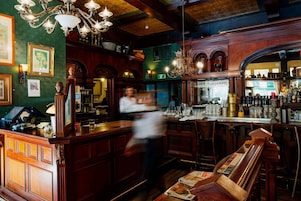 Bar (en el alojamiento)