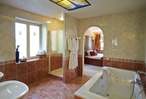 Superior Suite met Bubbelbad | Jetted bathtub - Hotel Mastbosch Breda (Breda)