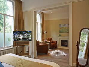 Junior Suite | Desk, iron/ironing board, free WiFi, bed sheets