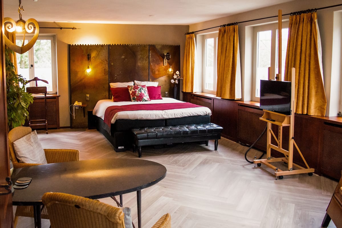 Superior Suite met Bubbelbad | 1 bedroom, desk, iron/ironing board, free WiFi