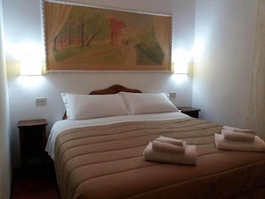 Minibar, in-room safe, desk, free cribs/infant beds