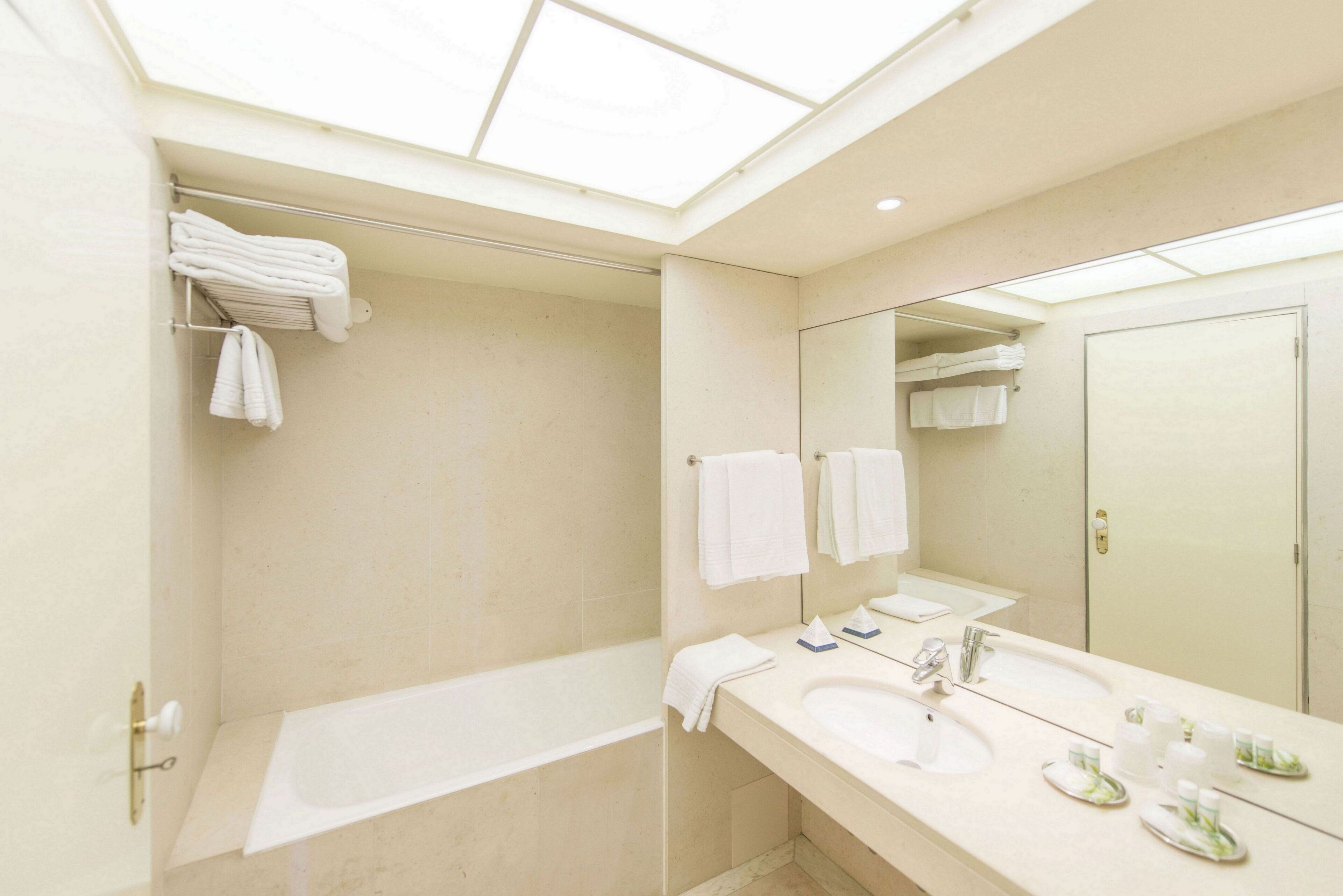 classic suite | minibar, desk, laptop workspace, soundproofing