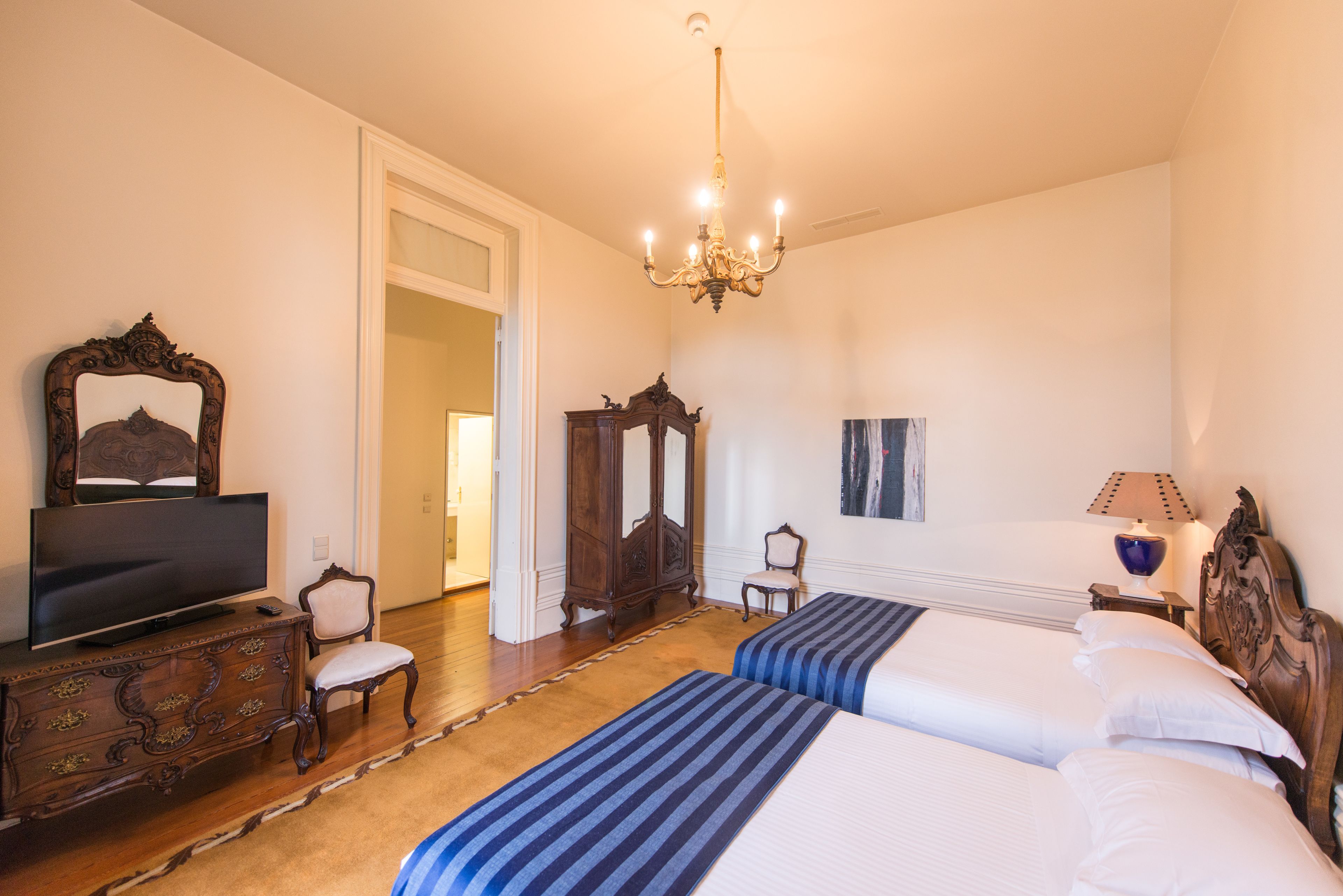 classic suite | minibar, desk, laptop workspace, soundproofing