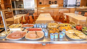 Free daily buffet breakfast