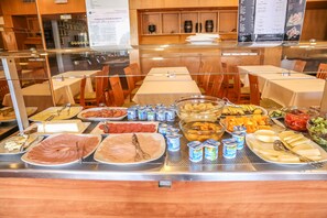 Esmorzar diari d'estil bufet gratuït 