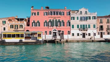 Facciata della struttura