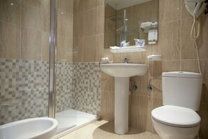 Free toiletries, hair dryer, towels - Hotel Casa Aurelia (Villaralbo)