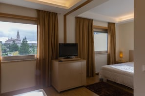 Hypo-allergenic bedding, cribs/infant beds, free WiFi, bed sheets
