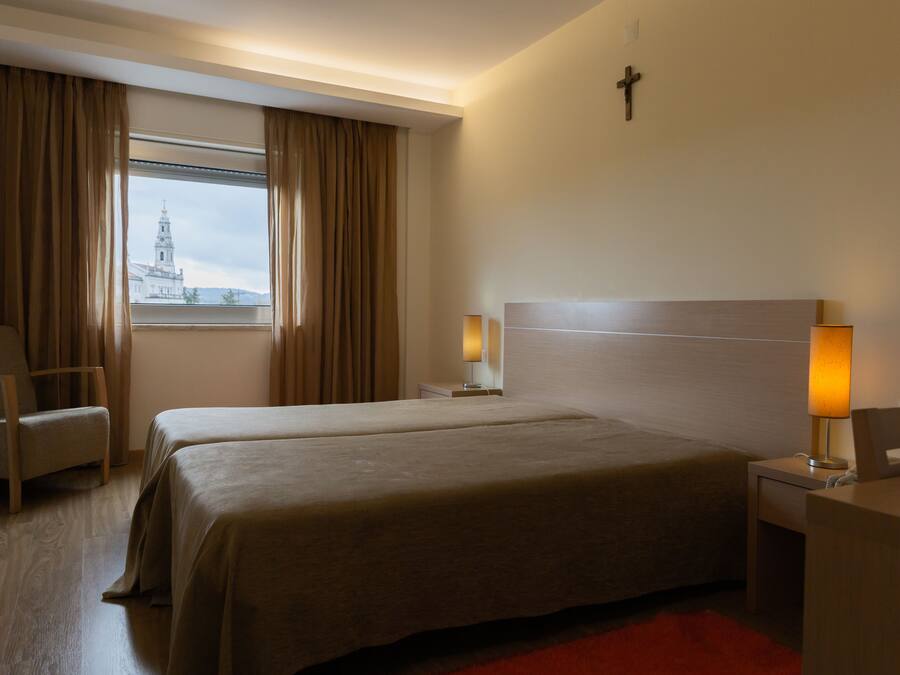 Hypo-allergenic bedding, cribs/infant beds, free WiFi, bed sheets