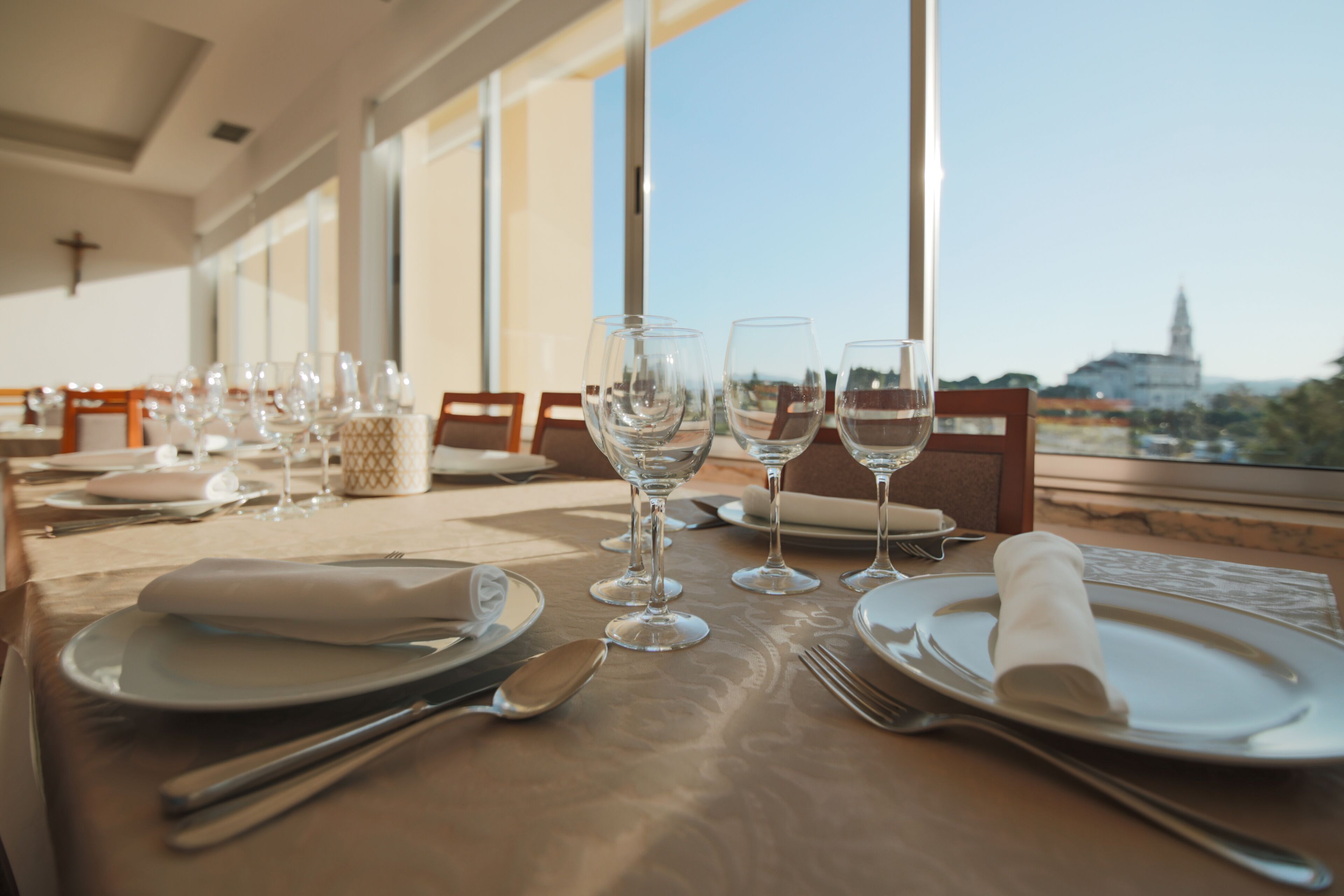 breakfast, lunch and dinner served