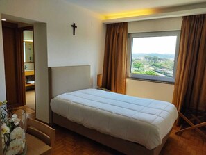 Phòng đơn | Bộ đồ giường kháng dị ứng, nôi/giường cho trẻ sơ sinh (phụ phí) 