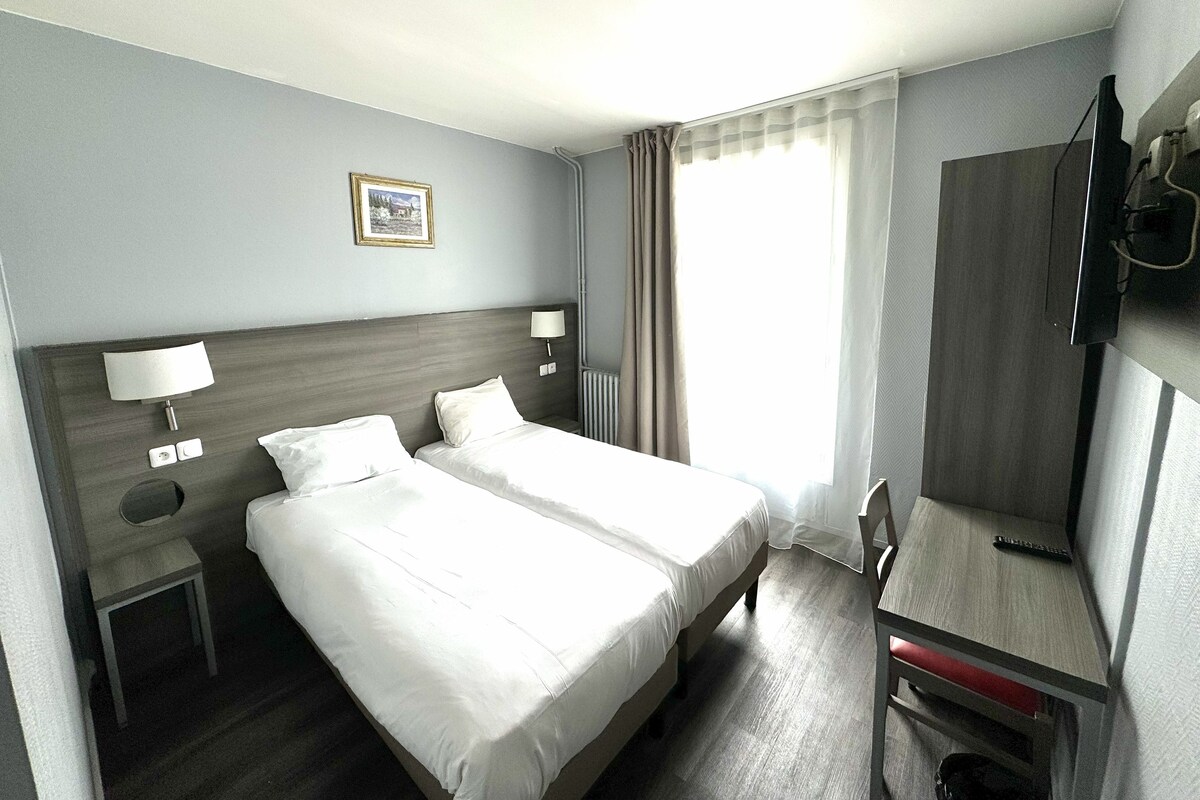 Free WiFi, bed sheets