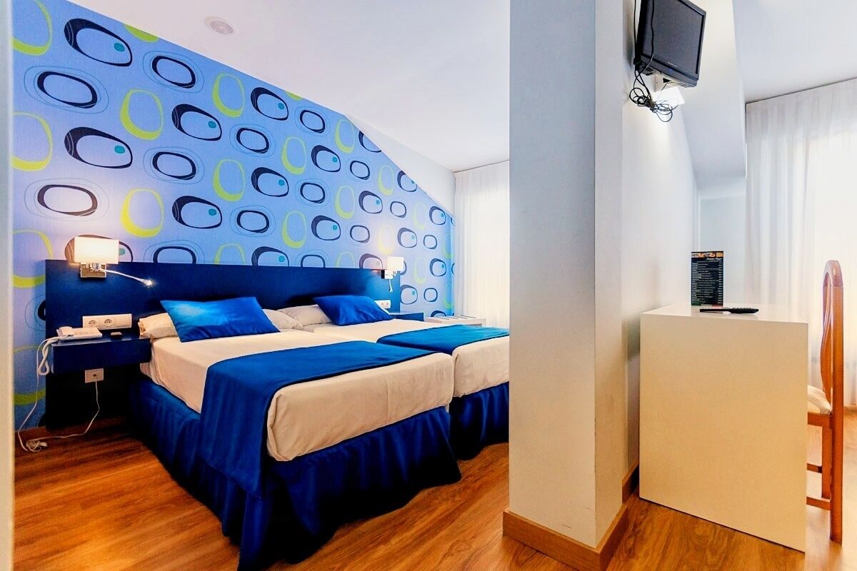 standard double or twin room | desk, blackout curtains, free cots/infant beds, free wifi