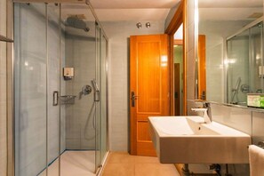 Standard Double or Twin Room | Bathroom | Hair dryer, towels - Hotel Bemón Playa (Ribamontan al Mar)