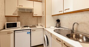 1 bedroom, in-room safe, desk, iron/ironing board
