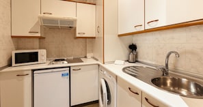 1 bedroom, in-room safe, desk, iron/ironing board